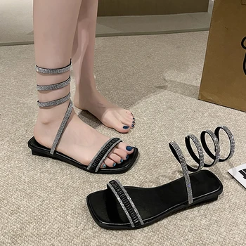 Дамски сандали на равна подметка с преминаването каишка на глезена от страз с отворени пръсти, Модни дамски обувки с каишка и катарама, Улични плажни сандали